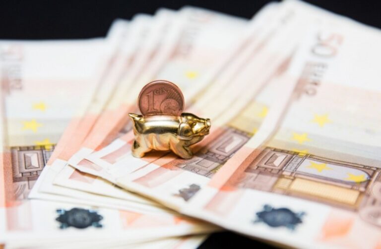 Lietuva tarptautinėse kapitalo rinkose pasiskolino per 2 mlrd. eurų – Kas vyksta Kaune