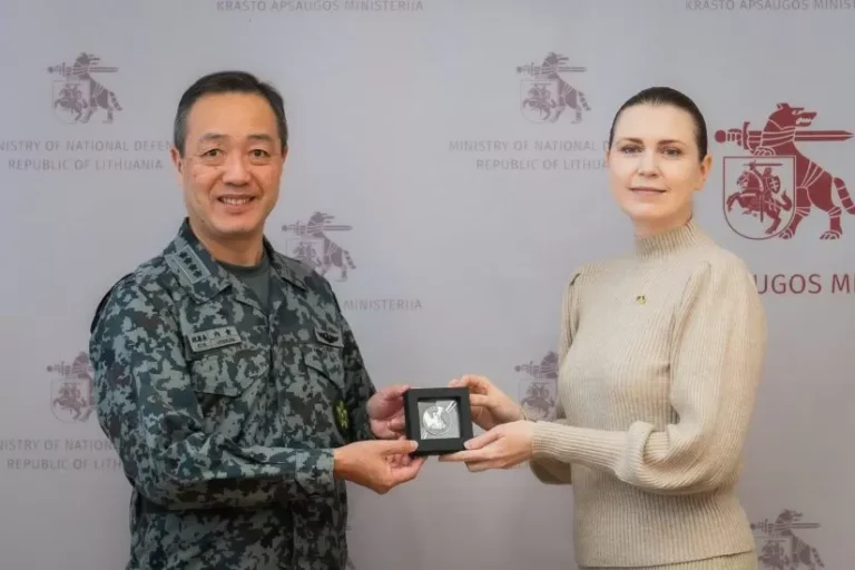 D. Šakalienė su Japonijos kariuomenės vadu aptarė karinį bendradarbiavimą – Kas vyksta Kaune