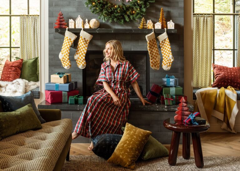 Keletas ankstyvų „beveik“ šventinių kostiumų, kurie gali būti tinkami ištisus metus